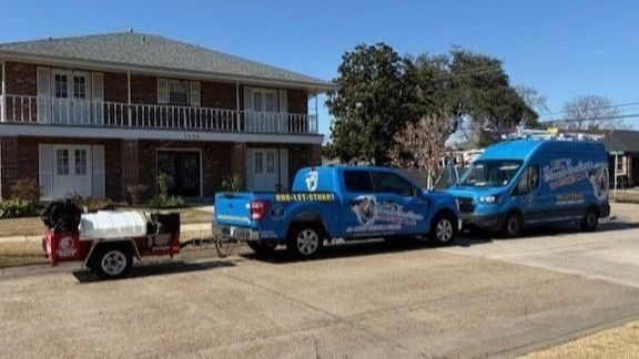 Professional plumbers arriving for an emergency plumbing repair.